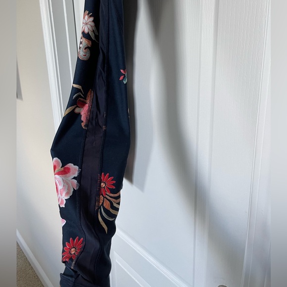 Athleta Navy Floral Chaturanga Legging Mesh Insert Small - Picture 6 of 7